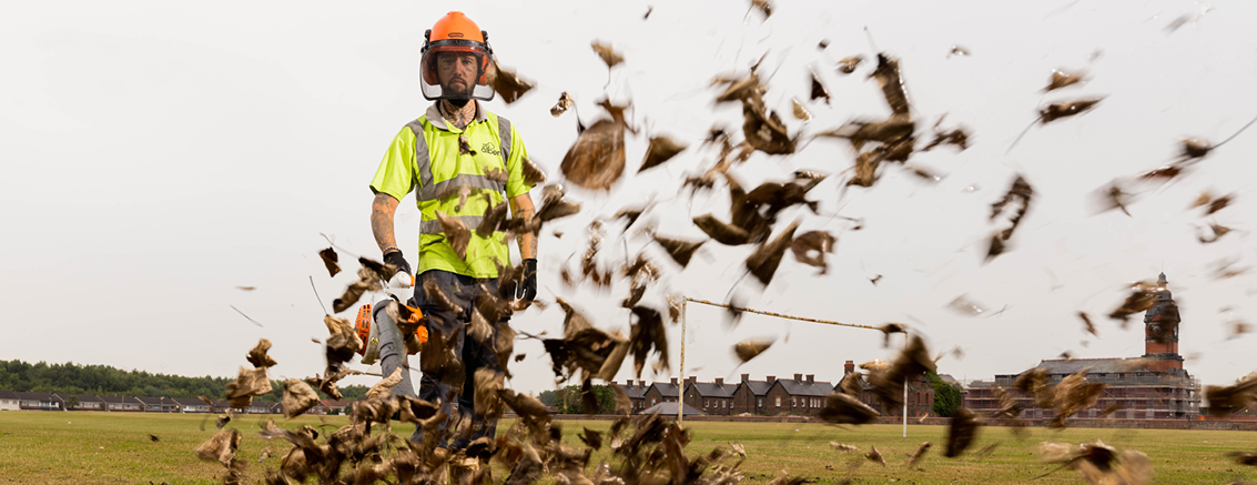 Service Spotlight – Leaf Blowing header image